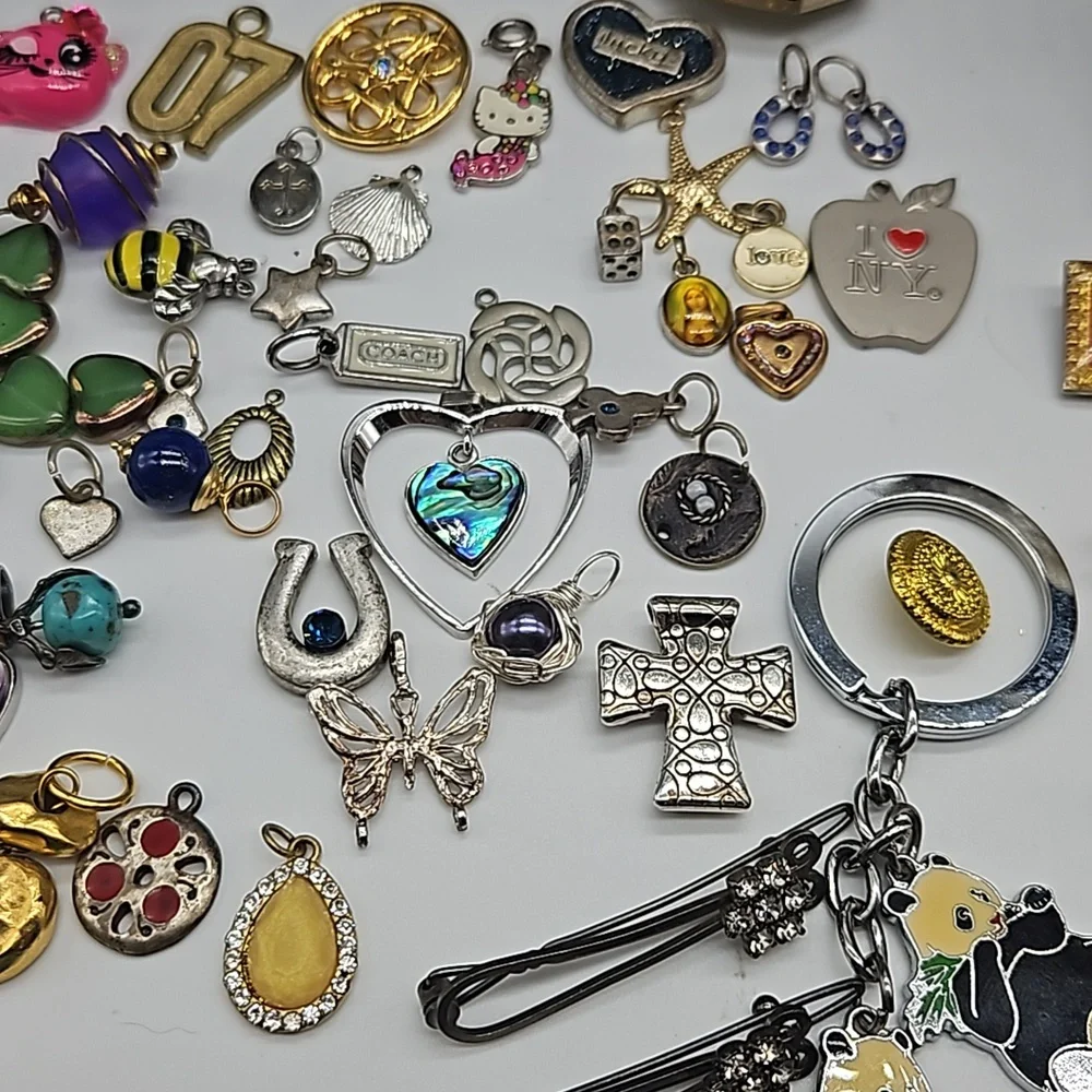 Lot of 74 pc costume jewelry assorted - Picture 9 of 17